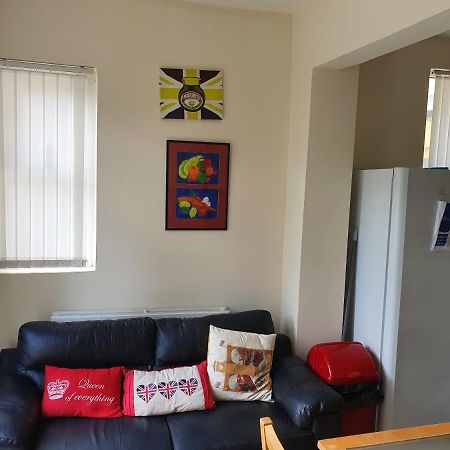 12 Person 6 Bedroom Self Catering House 利物浦 外观 照片
