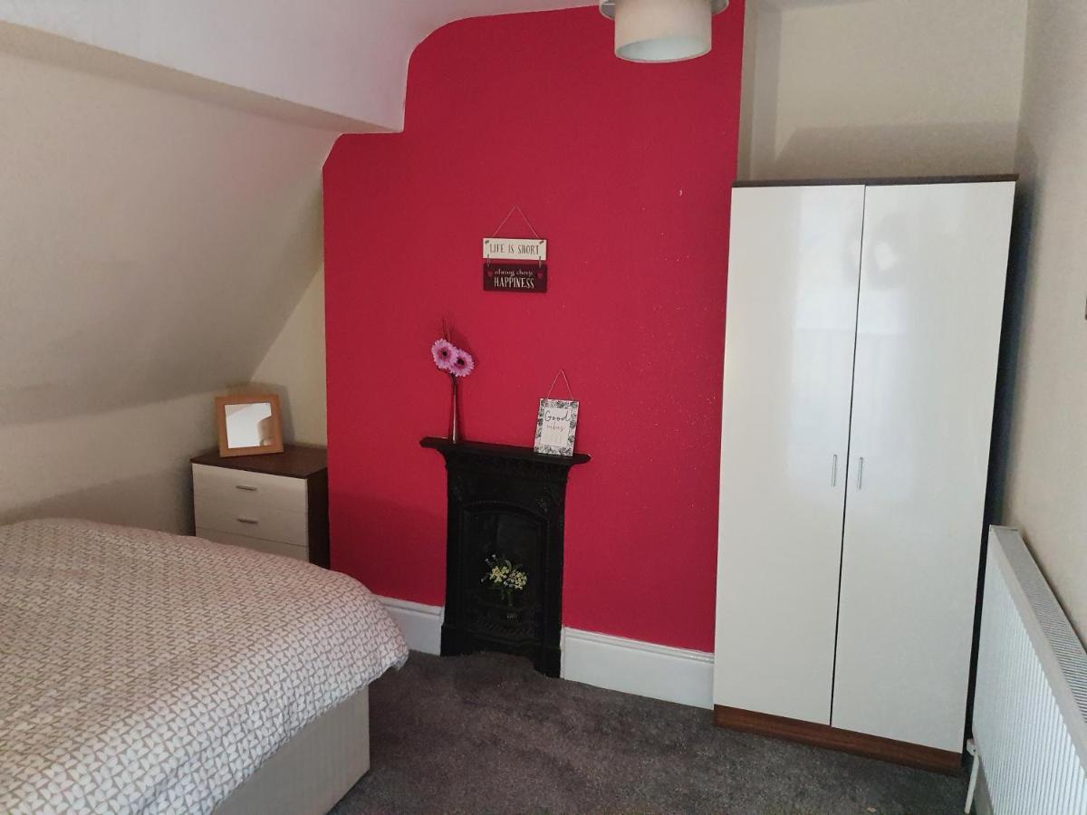 12 Person 6 Bedroom Self Catering House 利物浦 外观 照片