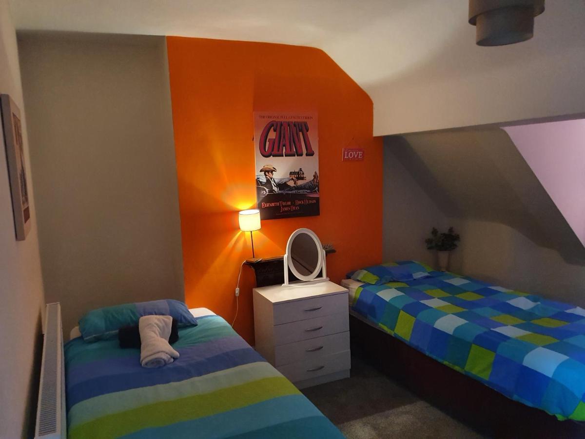 12 Person 6 Bedroom Self Catering House 利物浦 外观 照片