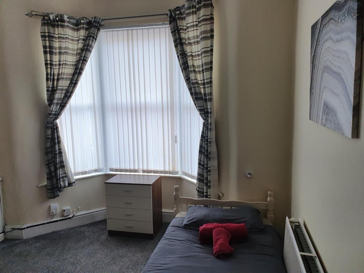 12 Person 6 Bedroom Self Catering House 利物浦 外观 照片
