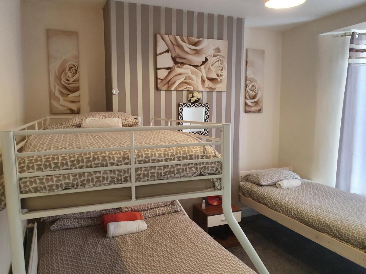 12 Person 6 Bedroom Self Catering House 利物浦 外观 照片