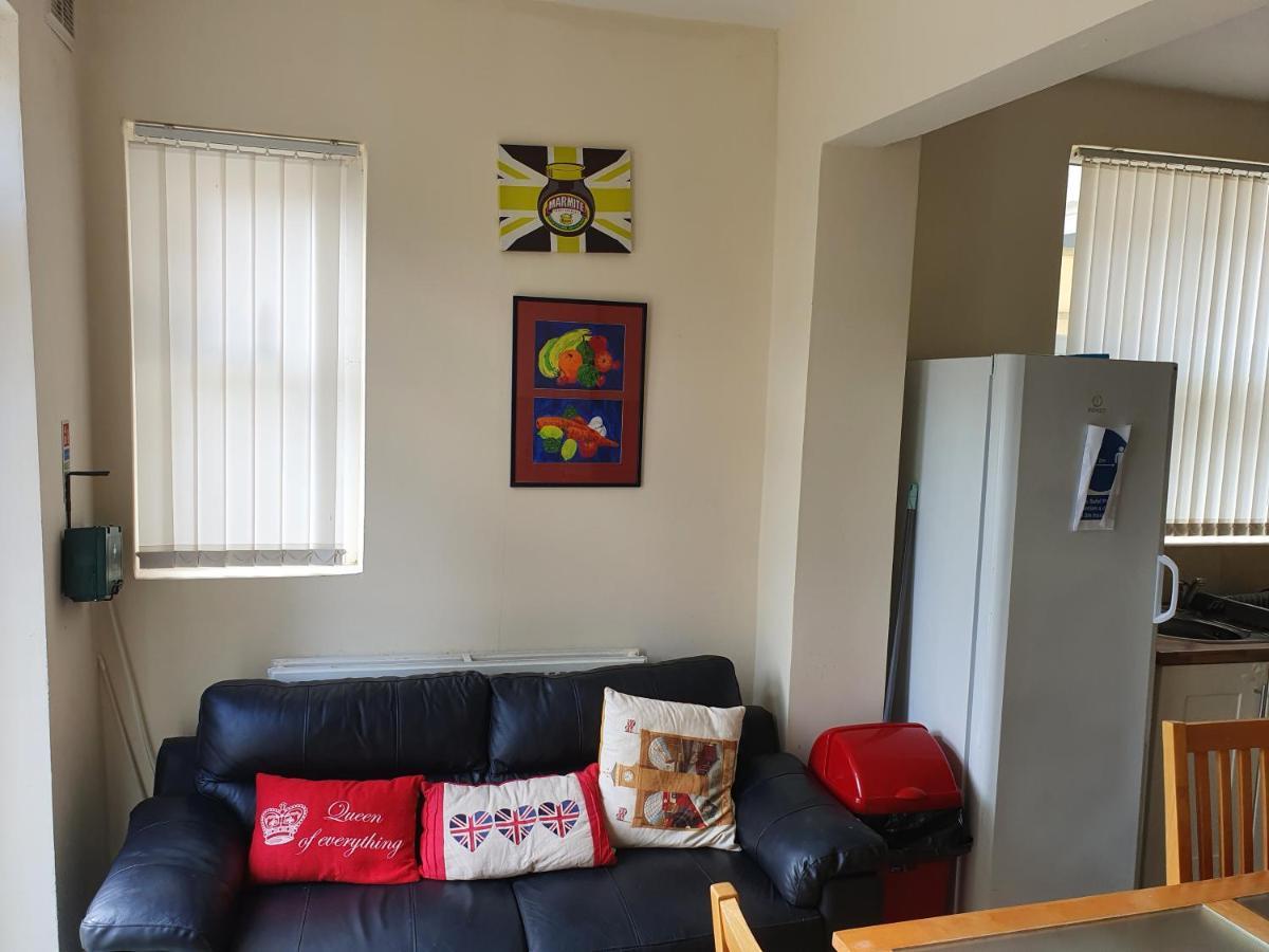 12 Person 6 Bedroom Self Catering House 利物浦 外观 照片